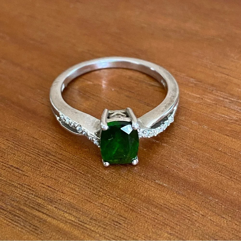 STS - Emerald Green Stone - Sterling Silver 925 Ring with Diamond Detailed band - Picture 16 of 17